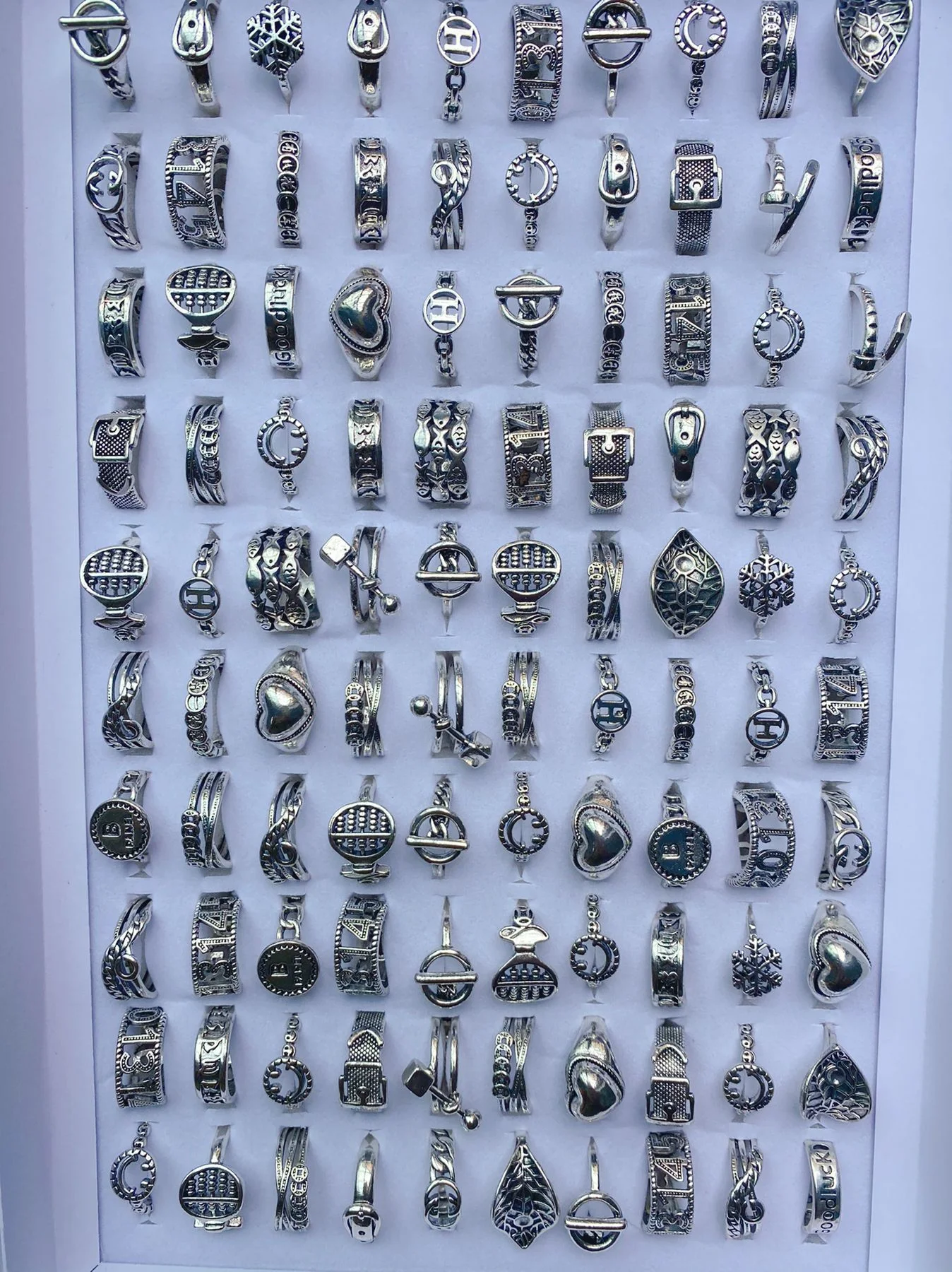 Anéis de dedo de liga por atacado para mulheres. Moda acessível e variedade para revenda. Design elegante e durabilidade para seus clientes. — foto 12