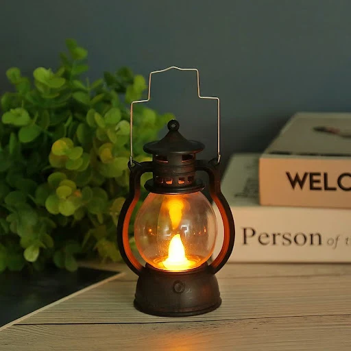 Title 3, Retro-Kerosinlampe als Weihnachtsdekoration für...