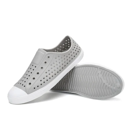 Title 7, Student beach shoes