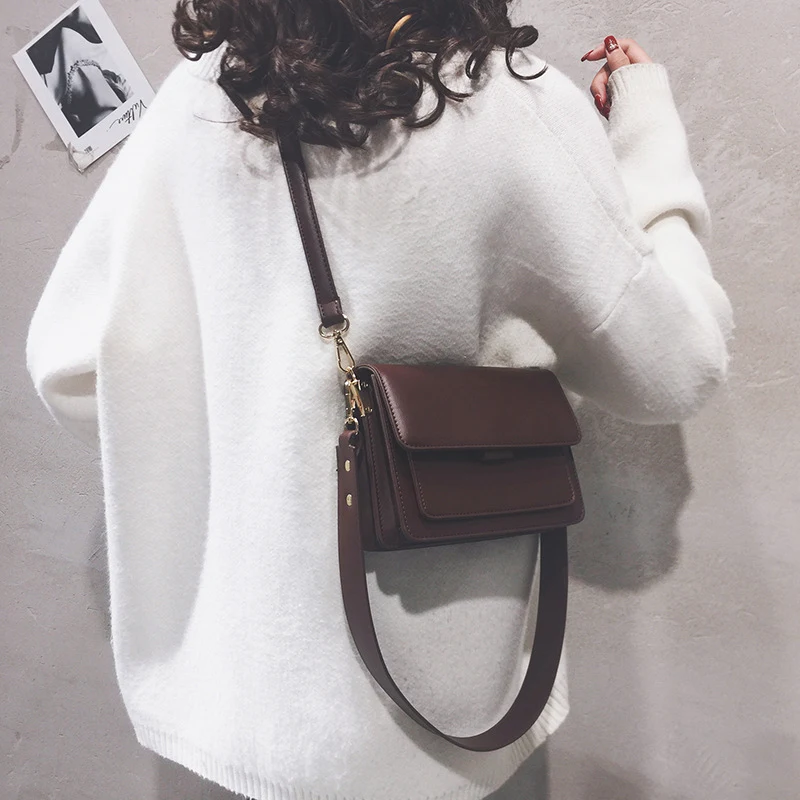 Bolsa pequena retrô, bolsa de nicho com estilo Western. Perfeita para carregar o essencial com charme e um toque vintage. Messenger ideal. — foto 4