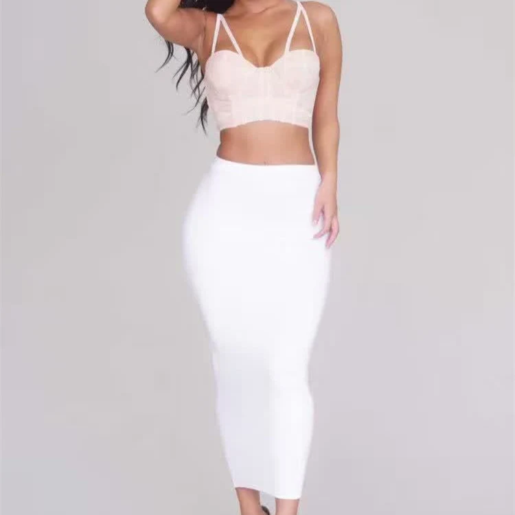 Falda de mujer con diseño de vendaje y ajuste envolvente para la cadera, ideal para un look elegante y favorecedor en cualquier ocasión. — foto 9
