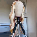 Peruca loira com lace frontal Body Wave. Cabelo ondulado, natural e glamouroso. Fácil de aplicar e perfeita para um visual radiante e estiloso. — foto 1