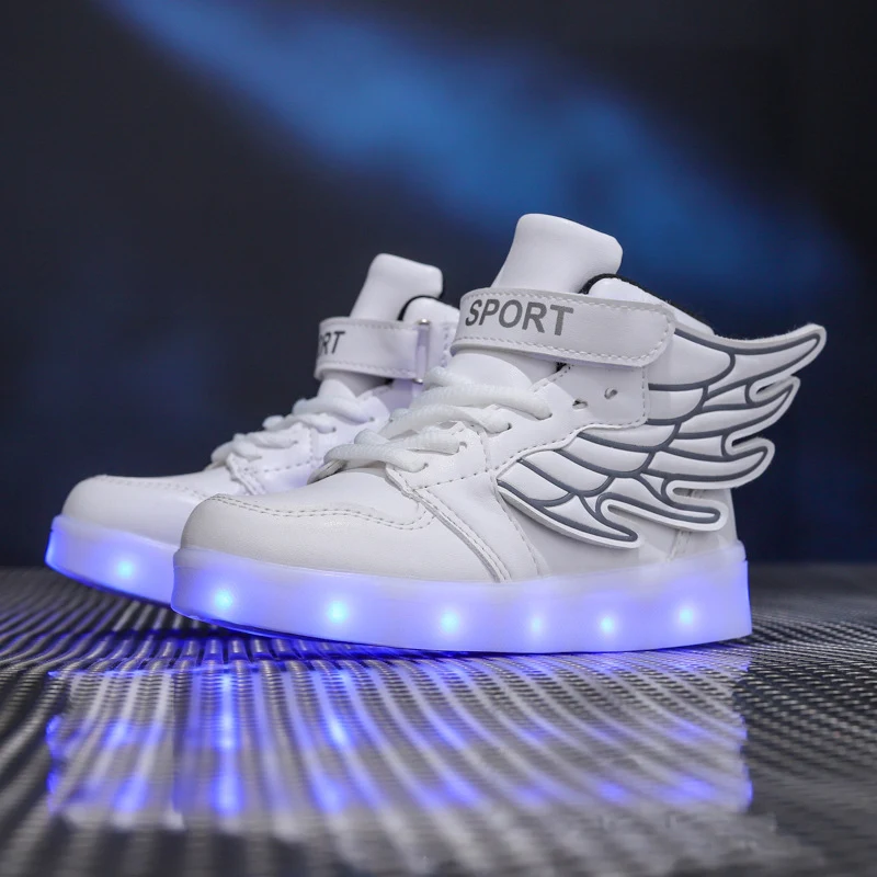 Sapatos com Luz e Carregamento USB para Crianças. Ilumine cada passo com segurança e diversão. Perfeitos para brincar e explorar! — foto 3