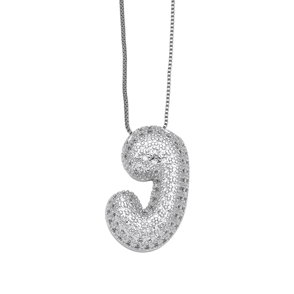 Colar com pingente de letra inglesa banhado a cobre com ouro verdadeiro, um acessório elegante e durável para uso diário. — foto 1