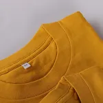 Effen gekleurde katoenen T-shirts voor heren en dames met korte mouwen. Comfortabel en stijlvol voor dagelijks gebruik. Veelzijdig en ademend. — foto 14