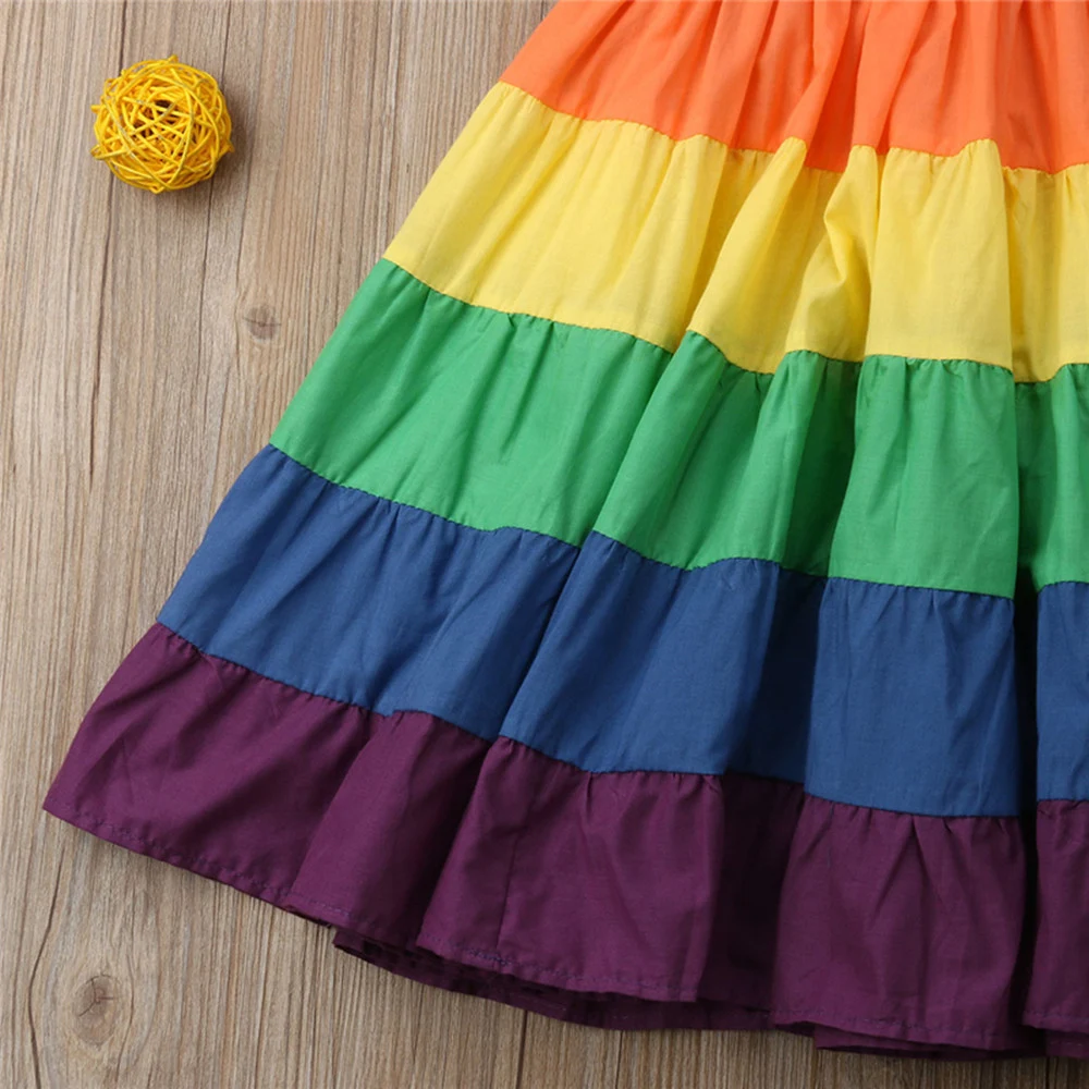 Title 8, Vestido com saia listrada arco-íris para um vis...