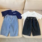 Jeans a gamba larga per bambini, nuovo stile. Comodi e alla moda, perfetti per giocare e muoversi liberamente, garantendo un look cool. — foto 4