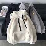 Dames trui met capuchon van lamswol, warm en zacht. Ideaal voor de winter, comfortabel en stijlvol. Geniet van warmte en comfort. — foto 6