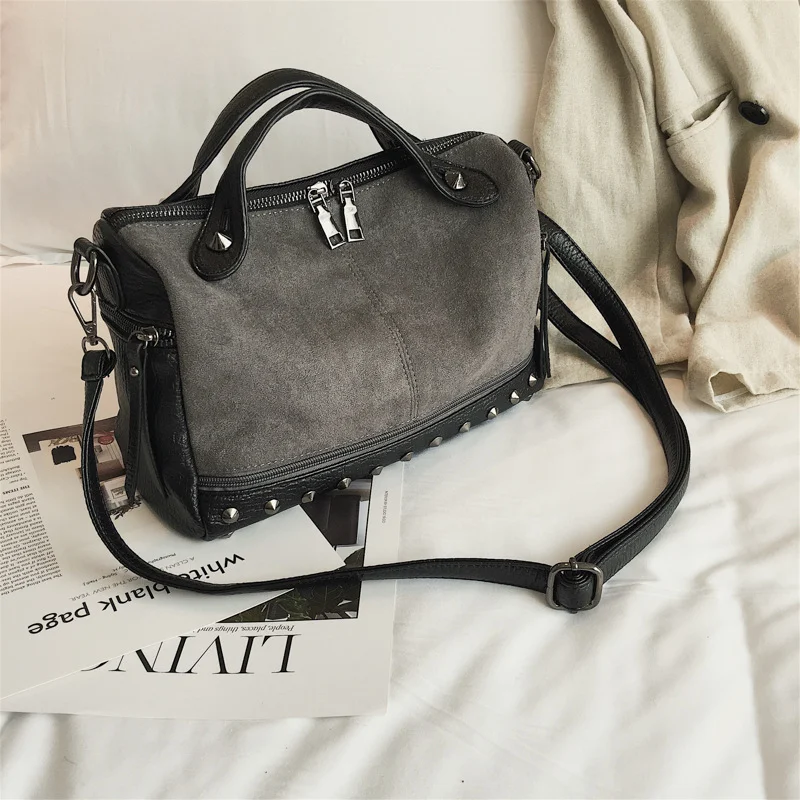 Bolsa Mensageiro Personalizada com Rebites e Bolsa Boston — Sofisticação e Praticidade para o Seu Dia a Dia — Ideal para Trabalho e Viagens — foto 5