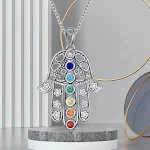 Colar de Palma Mão de Buda para personalidade fashion. Joia única para expressar seu estilo e espiritualidade. — foto 3