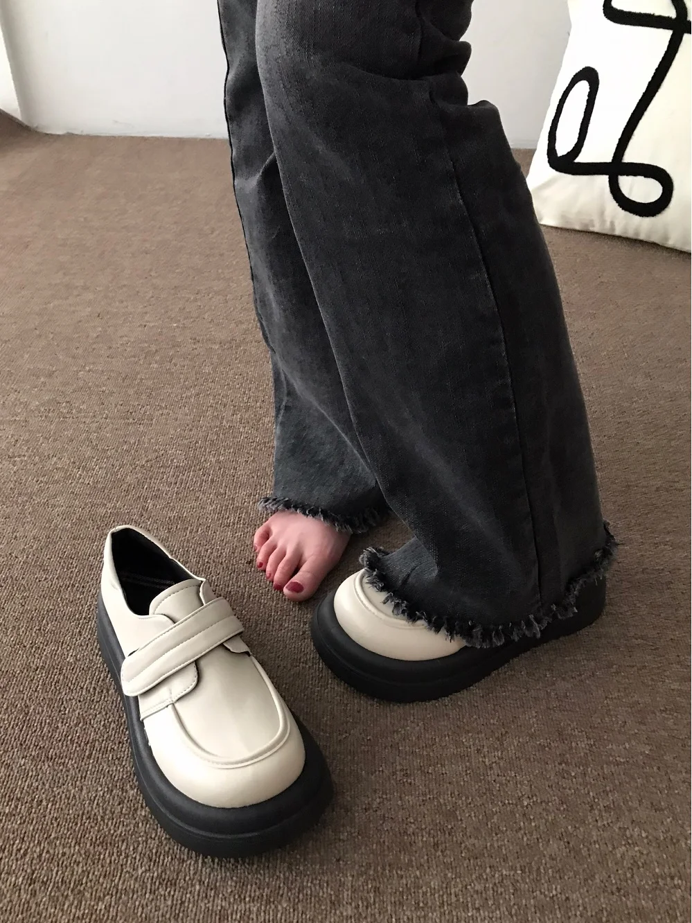 Title 2, Damskie buty ze skóry w czarnym kolorze, w styl...