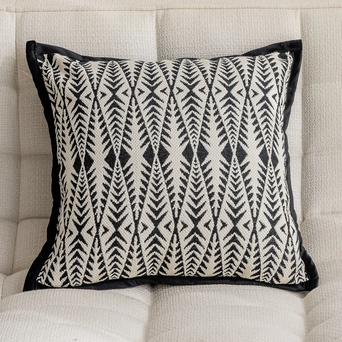 Almofada para casa na sala de estar, travesseiro de cama e encosto de cama, ideal para relaxar, ler ou assistir TV com conforto. — foto 9