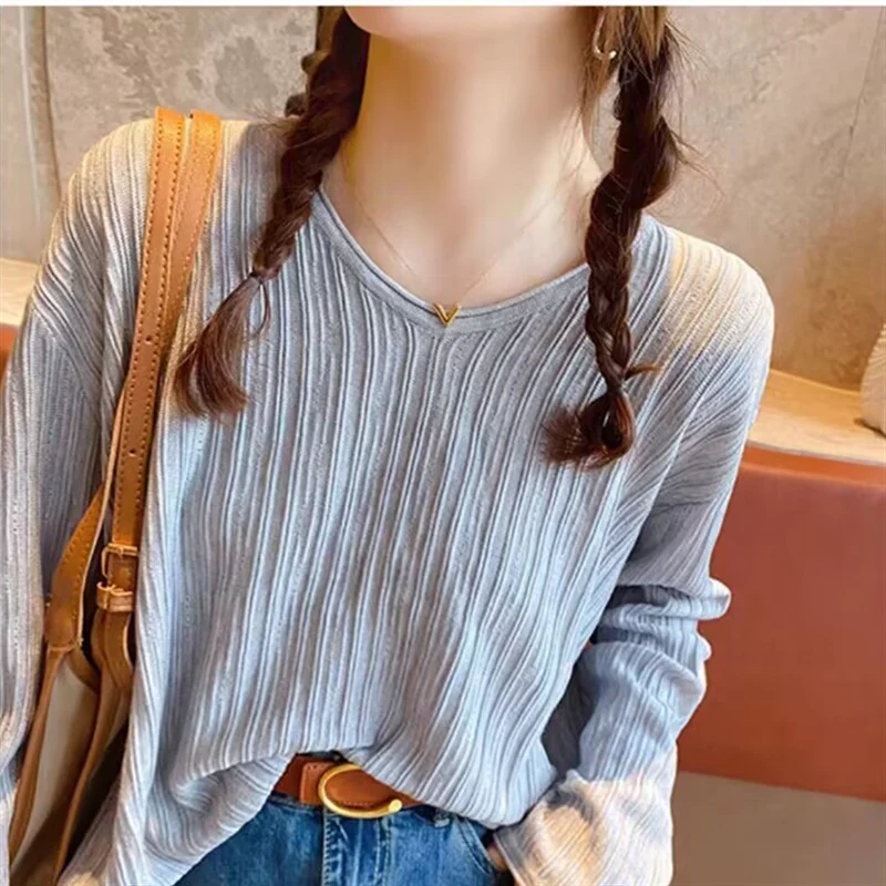 Blusa suéter feminina fashion manga longa, ideal para looks elegantes e confortáveis. Perfeita para o dia a dia e ocasiões especiais. — foto 2