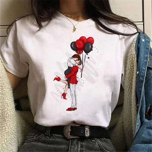 Title 2, Camiseta feminina preta com estampa de balão