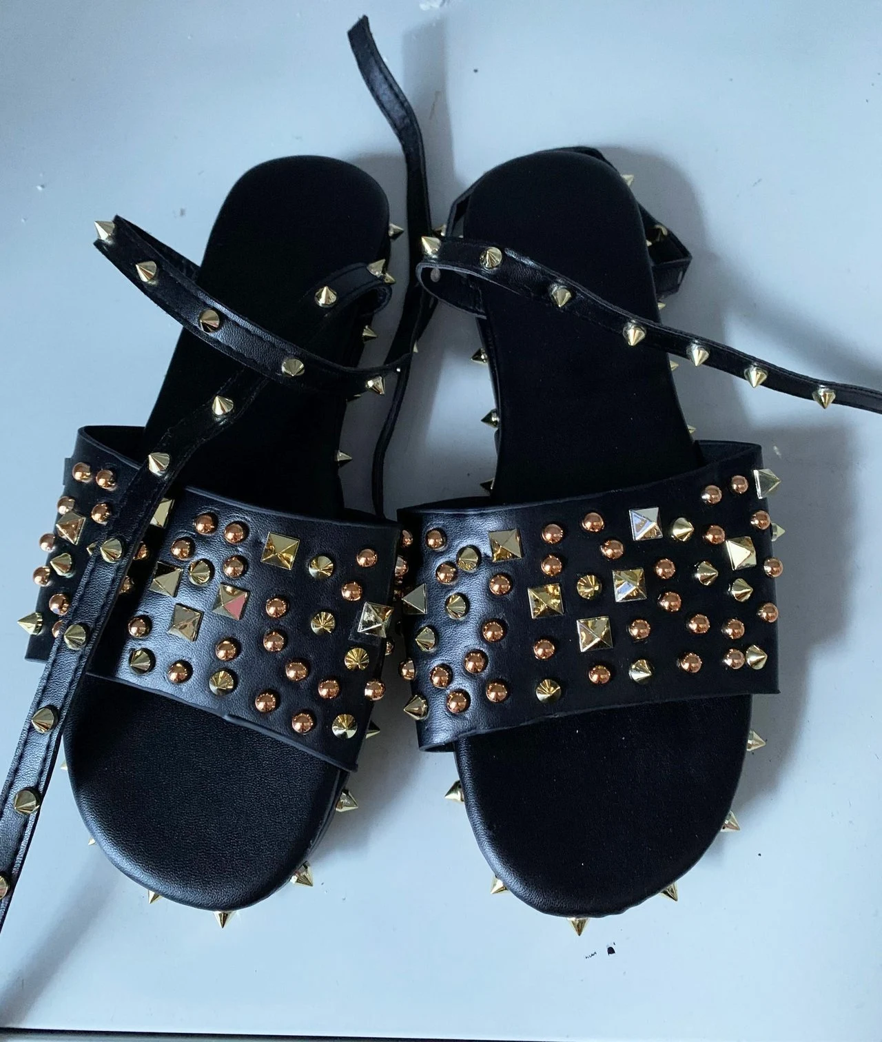 Women's Sandals Rivet Flats Cool for comfortable summer wear. These sandals are stylish and perfect for casual outfits, — photo 3