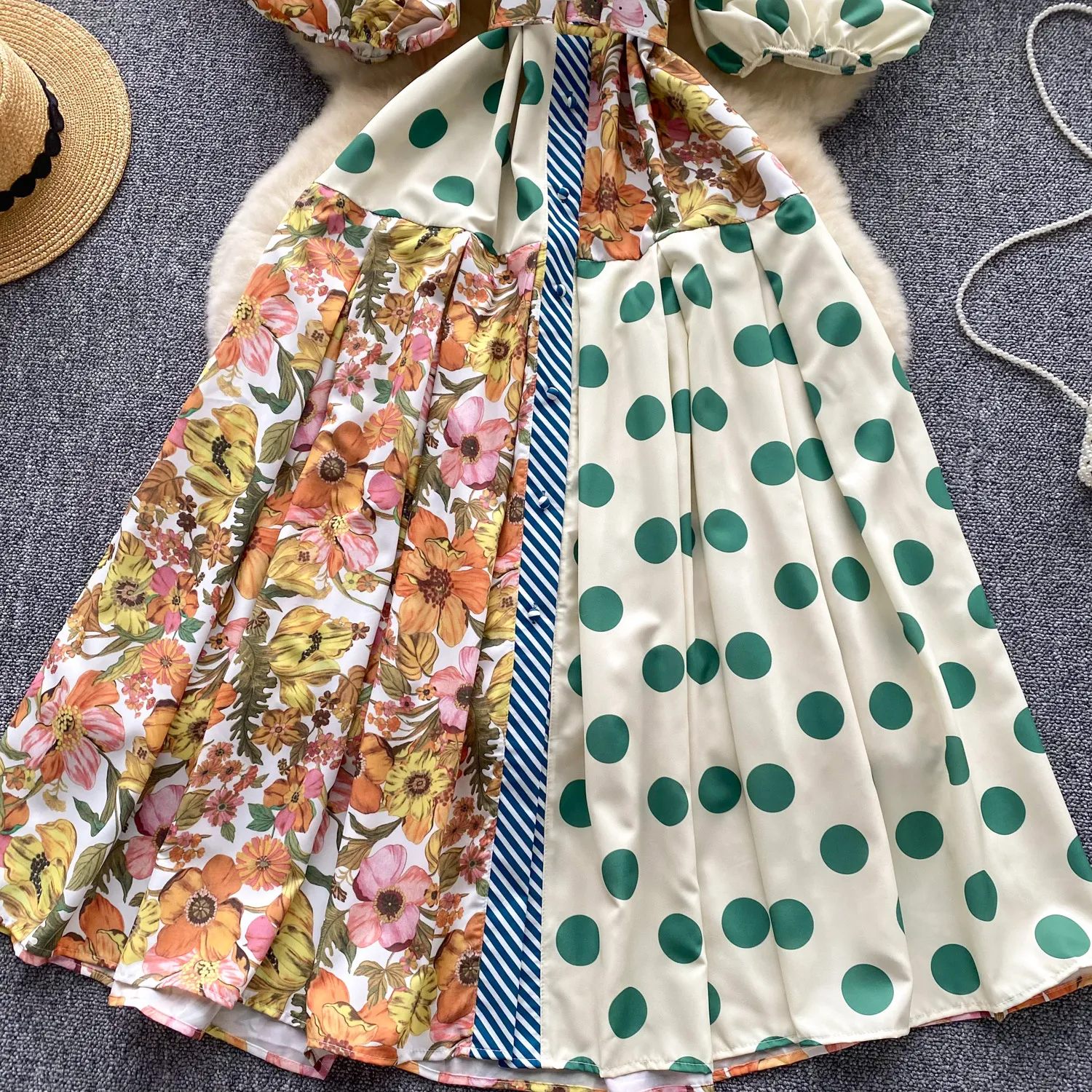 Title 28, Vintage damesjurk met hofprint en lantaarnmouwen