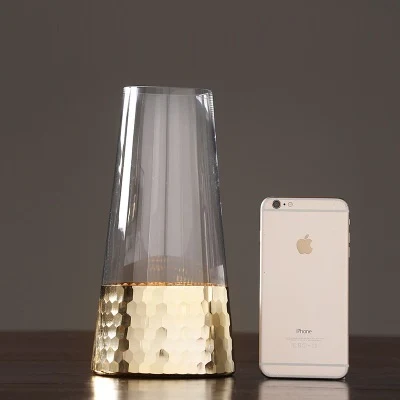Transparent Honeycomb Glass Vase perfect for flowers and home decor. Adds elegance and beauty to any living space with i — photo 1