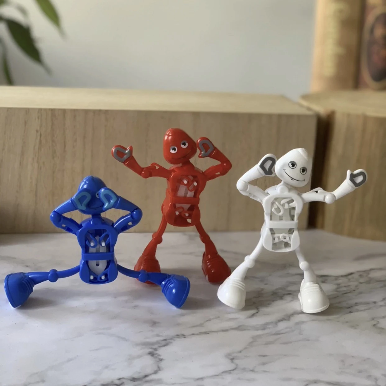 Robô dançarino criativo de corda, brinquedo de mola. Divertimento garantido para crianças, fácil de usar e colecionar, perfeito para presentear! — foto 4