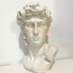 Brincos Plum Asimétricos Femininos Design Elegante Acessório de Moda para Mulheres Charme e Sofisticação para um Look Moderno Joia Feminina — foto 11