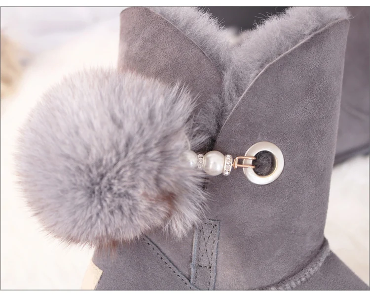 Sheepskin snow boots for ultimate warmth and waterproof protection for men and women. Enjoy winter in comfort and style. — photo 1