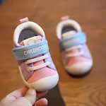 Sapatos de sola macia para bebês e crianças pequenas, ideais para os primeiros passos, com conforto e segurança. — foto 2