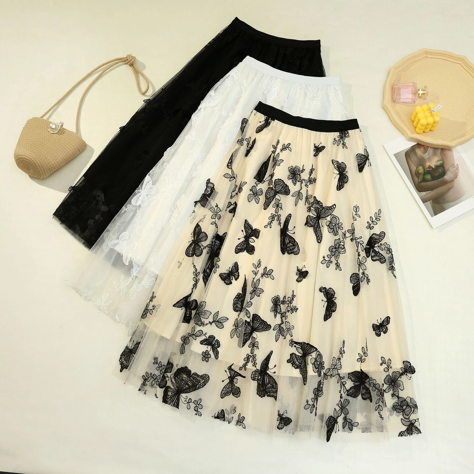 Title 4, Mid-length three-dimensional butterfly mesh ski...