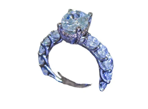 Title 2, Anel com pedra Mosang de quatro garras e diaman...