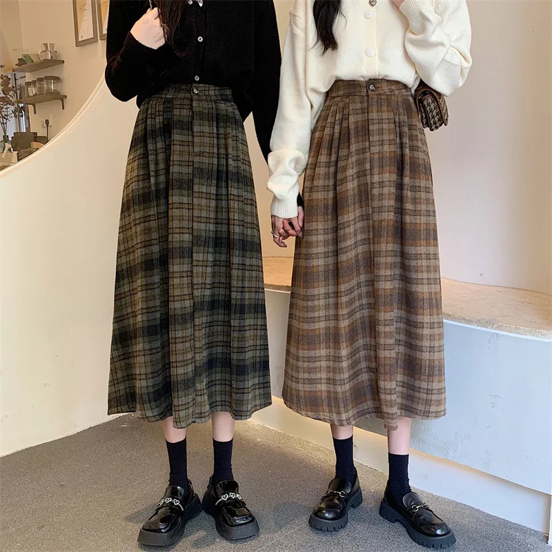 Saia xadrez feminina de alta qualidade cor café para o inverno. Conforto e estilo se unem, ideal para um visual sofisticado e quentinho na estação. — foto 17