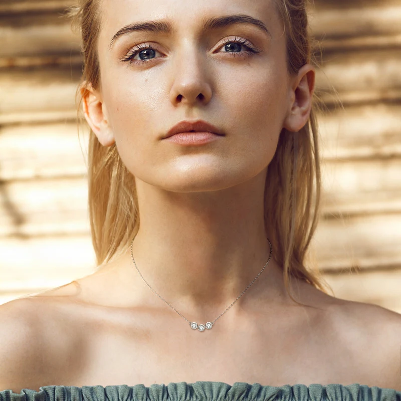 Colar de diamante em prata de lei S925. Um presente perfeito e brilhante. Use o brilho do diamante e a beleza elegante da prata para se destacar. — foto 5