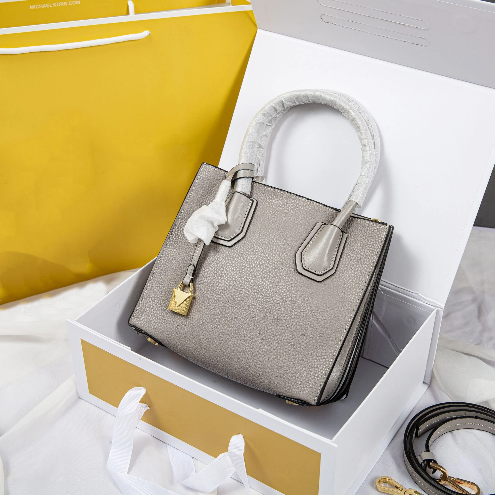 Bolsa Tote Organ Feminina de Couro Bolsa de Ombro Elegante e Funcional para o Dia a Dia Amplo Espaço Interno e Design Sofisticado — foto 12