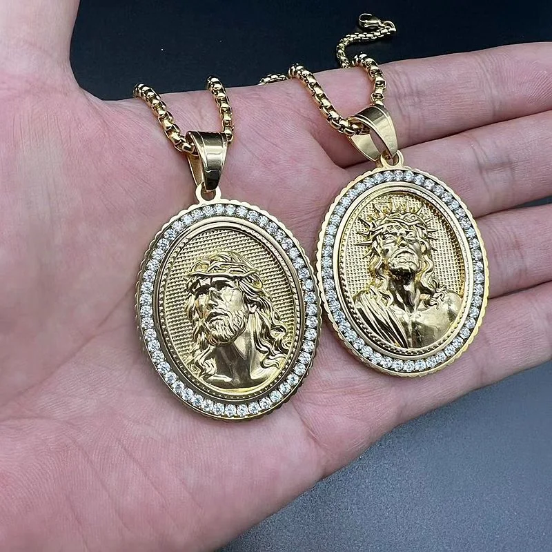 Colar com pingente de Jesus de zircônia banhado a ouro a vácuo, aço inoxidável fundido, joia religiosa durável e elegante. — foto 2