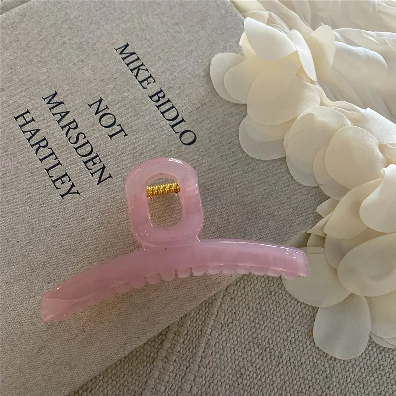 Nova Presilha de Cabelo Grande Geométrica Tubarão. Prenda seu cabelo com estilo e segurança, ideal para penteados práticos e modernos. — foto 16