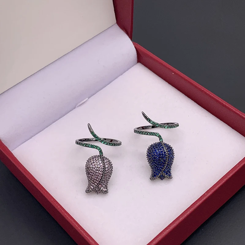 Anel de Zircônia Brilhante Feminino com Flores Coloridas Índice de Elegância. Realce sua beleza com este anel único. — foto 2