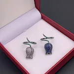 Anel de Zircônia Brilhante Feminino com Flores Coloridas Índice de Elegância. Realce sua beleza com este anel único. — foto 2