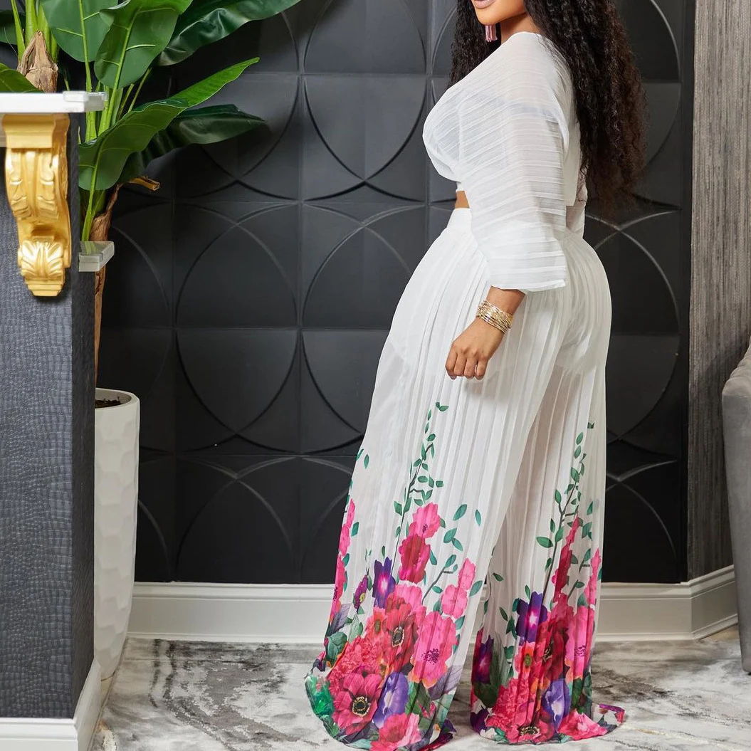 Conjunto de duas peças com top de chiffon com decote em V e mangas morcego, e calças plissadas de perna larga, ideal para um look sofisticado e moderno. — foto 5