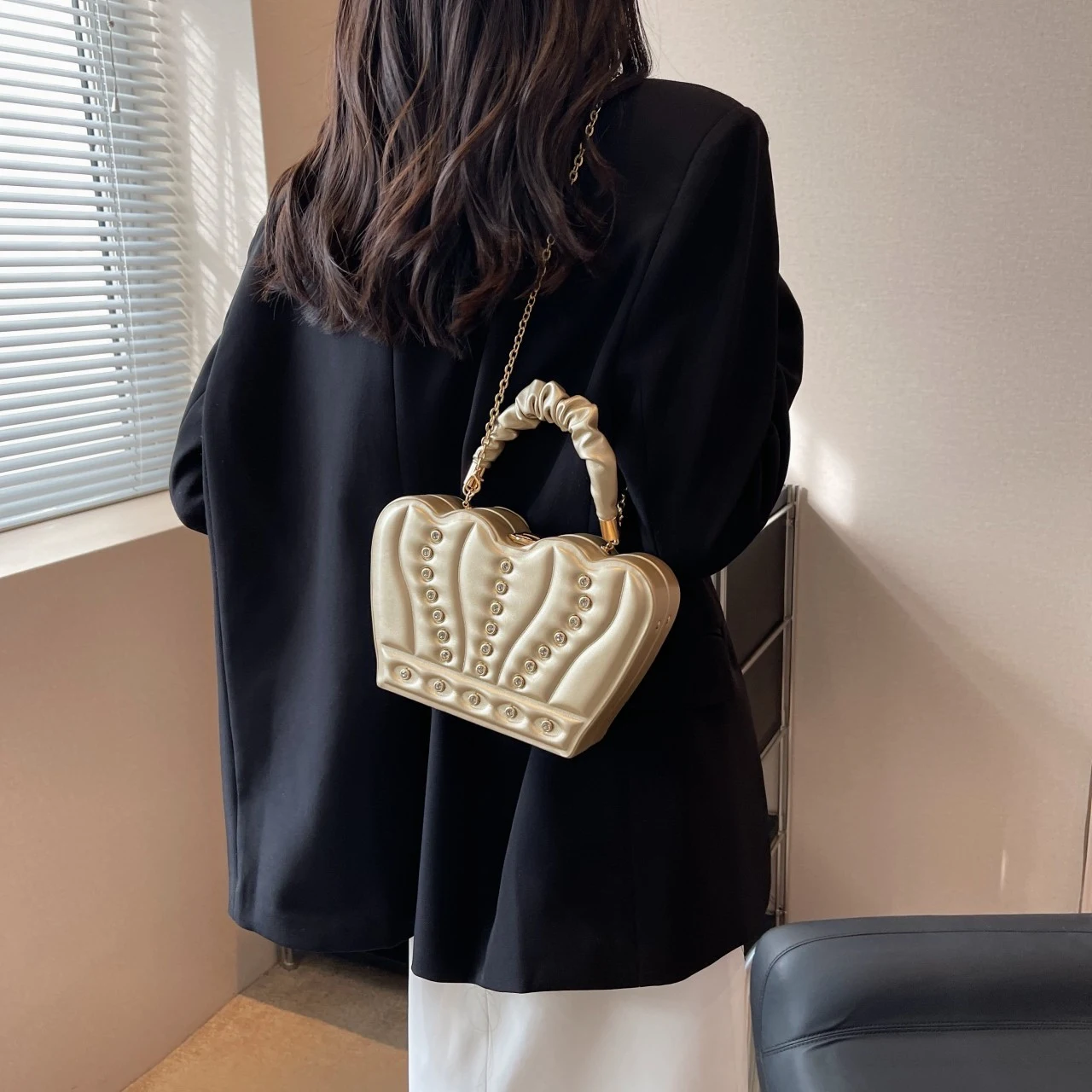Title 6, Crown Handbags Omuz Çantası, şık ve uygun fiyat...