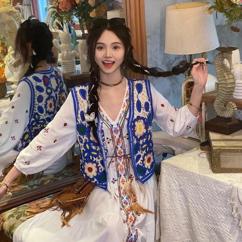 Gilet estivo donna vintage in crochet e maglia traforata. Perfetto per le vacanze, offre freschezza e stile unico. — foto 4