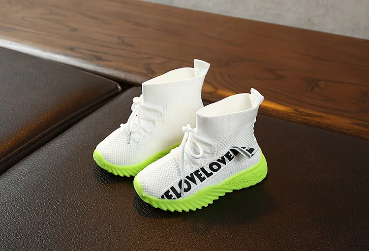 Tênis infantil flyknit, leves e respiráveis, ideais para crianças correrem e brincarem com conforto e estilo em todas as atividades. — foto 16