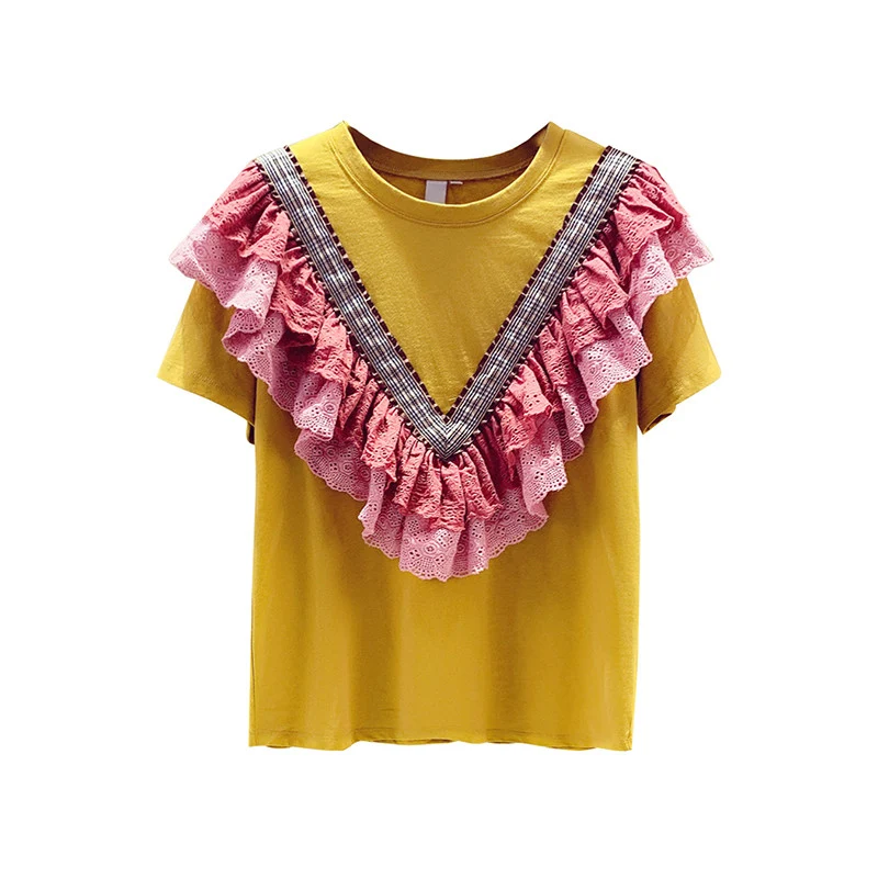 T-shirt in cotone con volant e cuciture in pizzo, maniche corte, leggero e arioso, perfetto per l'estate, un look femminile e confortevole. — foto 1