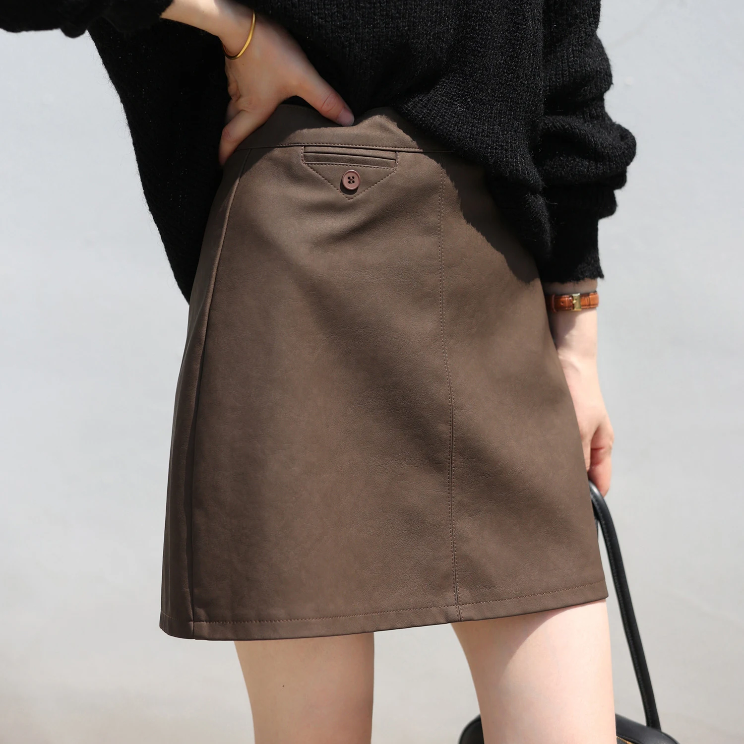 Modieuze Dames Korte Rok van Frosted PU Leder, Perfect voor een Stijlvolle Look. Een Must-Have voor een Elegante en Trendy Uitstraling. — foto 5