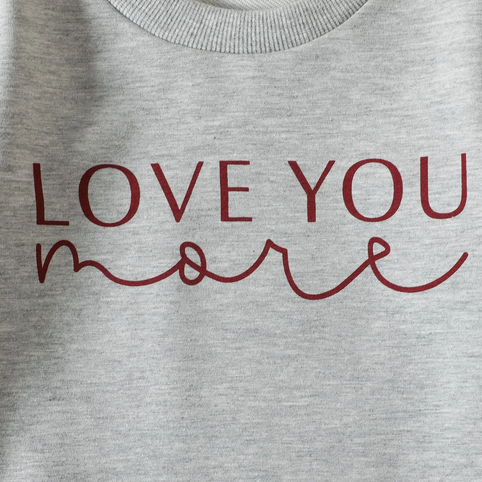 Suéter com letras para menino primavera, macacão de bebê. Roupa infantil confortável e estilosa, ideal para o dia a dia e brincadeiras. — foto 3