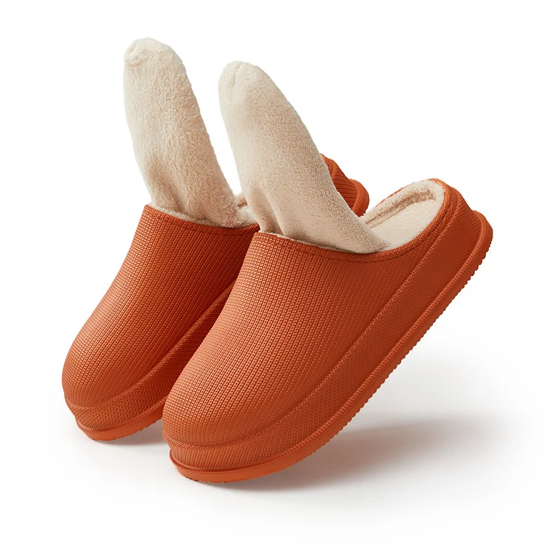 Chinelos de algodão impermeáveis quentes e grossos antiderrapantes para homens e mulheres. Conforto e segurança para seus pés no inverno. — foto 11
