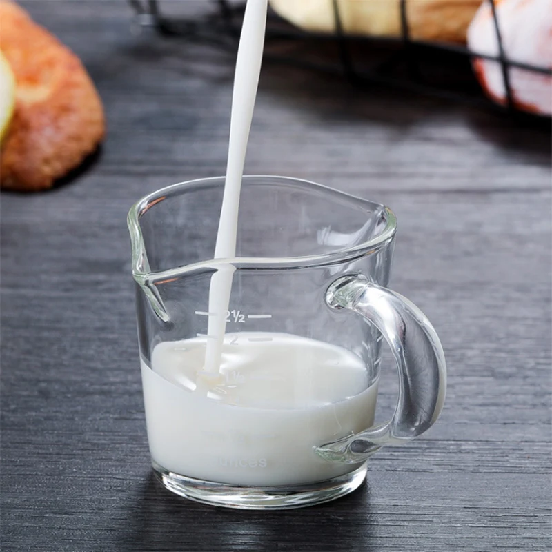 Double-spout glass measuring cup with scale. Perfect for milk and small amounts. Precise measurements and easy pouring. — photo 2