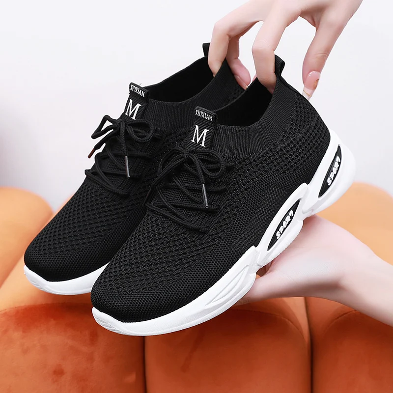 Women's Breathable Running Shoes Fly Weave Leisure Sports Comfortable and lightweight athletic footwear perfect for runn — photo 1