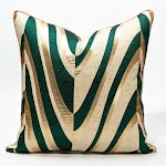 Travesseiro lombar dourado moderno minimalista para quarto, sofá e cama. Grande e confortável para seu descanso. — foto 3
