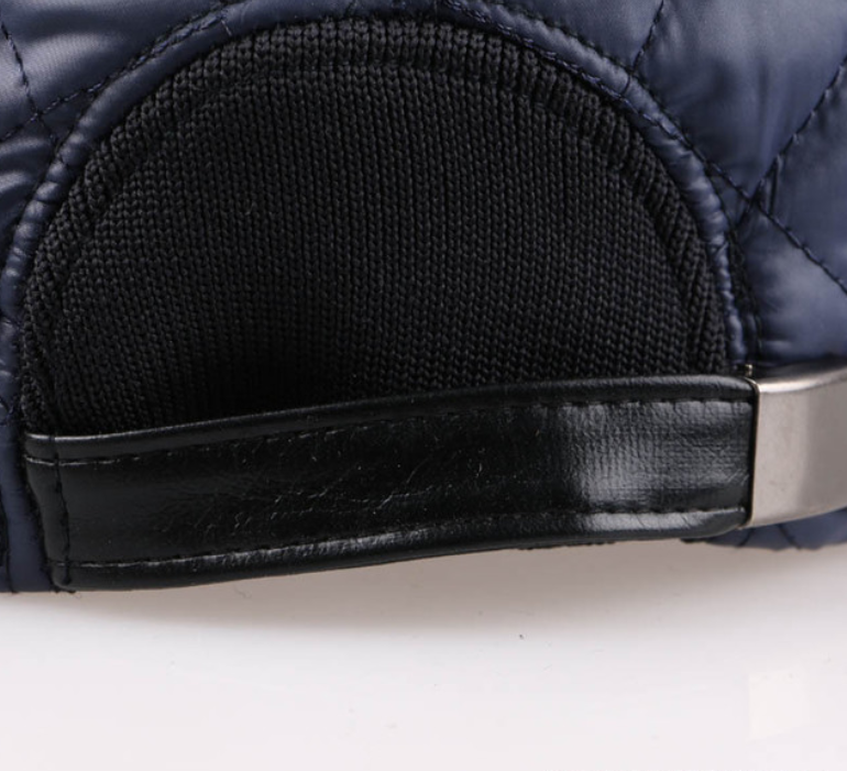 Glanzende leren baseballcap, stijlvol en beschermend. Deze cap combineert mode en functionaliteit en is perfect voor dagelijks gebruik. — foto 5