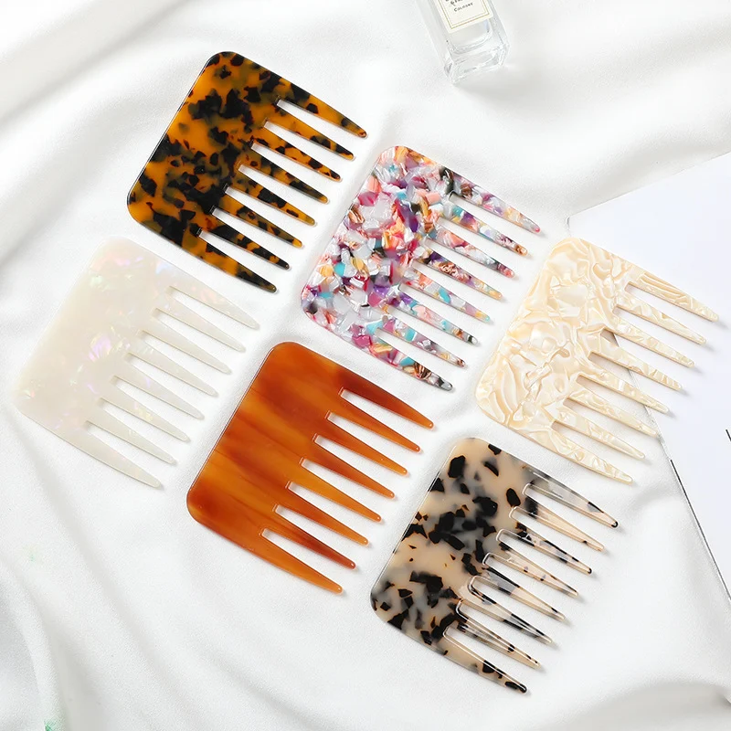 Pente antiestático de acetato de celulose com design de mármore, elegante e requintado. Desembaraça e reduz o frizz, deixando o cabelo suave e estiloso. — foto 16