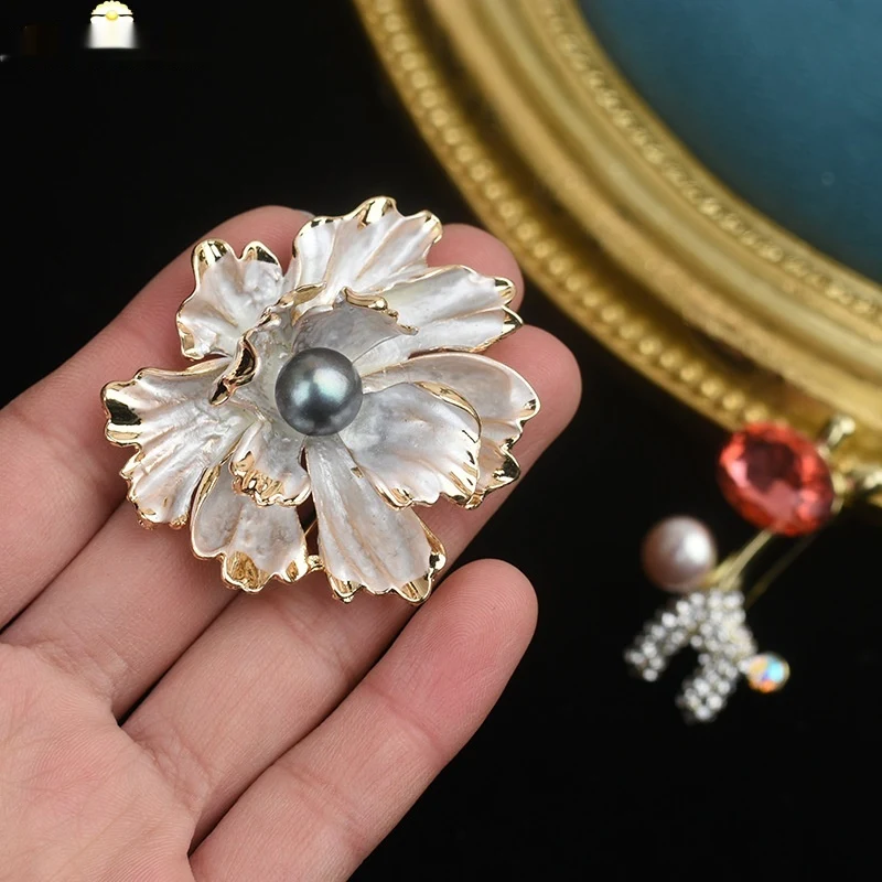 Broche de pérola sofisticado e vintage Simples e elegante Ornamento de pérola para corsage Um toque de requinte para seu visual. — foto 10