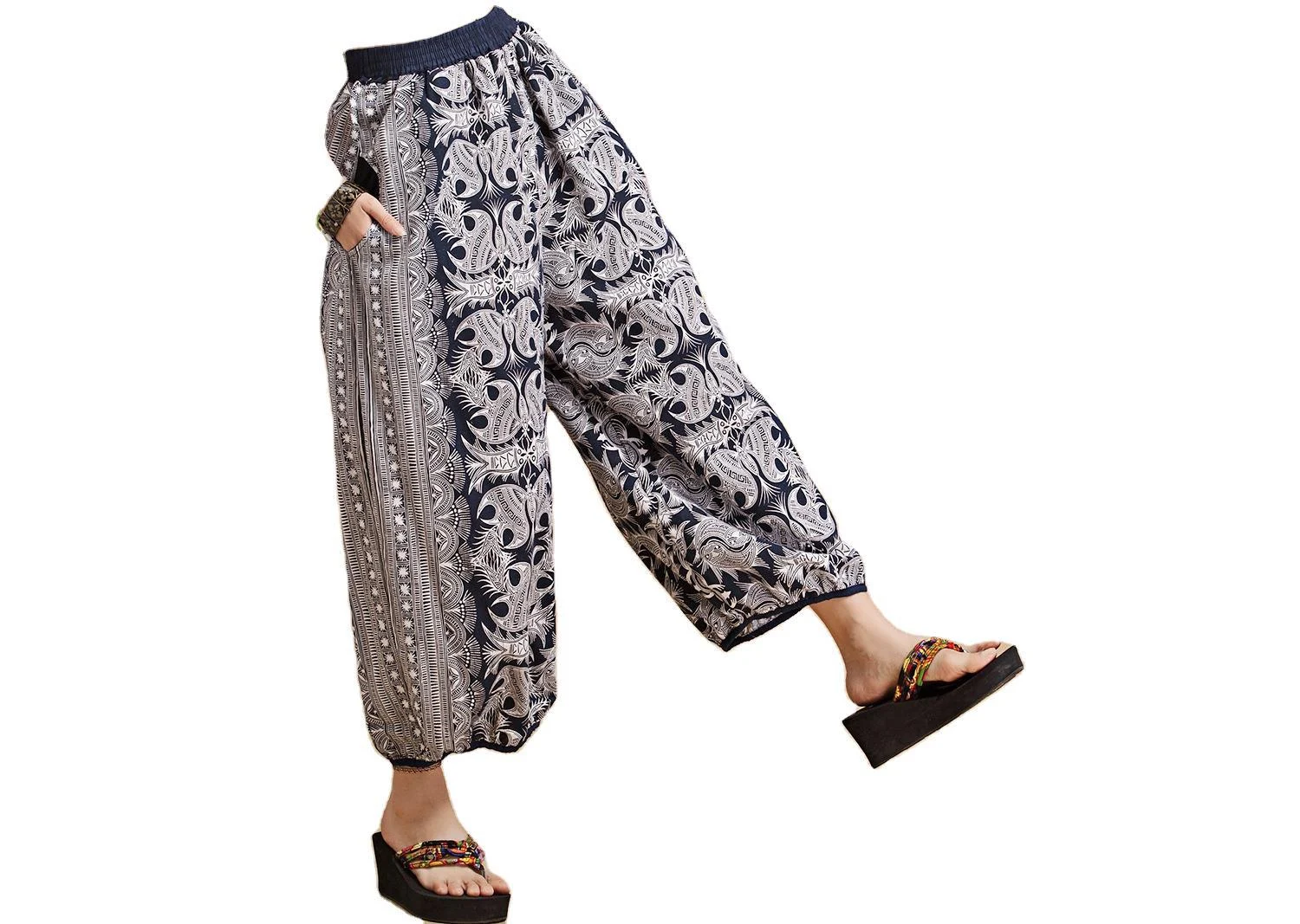 Calças Femininas Étnicas em Linho, Estilo Nacional Novo, Bloomers com Estampa Azul e Branca, Corte Cropped, Leve e Confortável para o Verão — foto 2