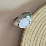 Anel Gracioso Retro e Minimalista, Combinação Perfeita. Design versátil, ideal para looks elegantes e personalidade única. Um toque de charme atemporal. — foto 3